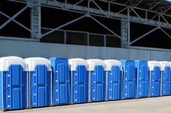 Аренда туалетных кабин – решение для мест массового скопления людей